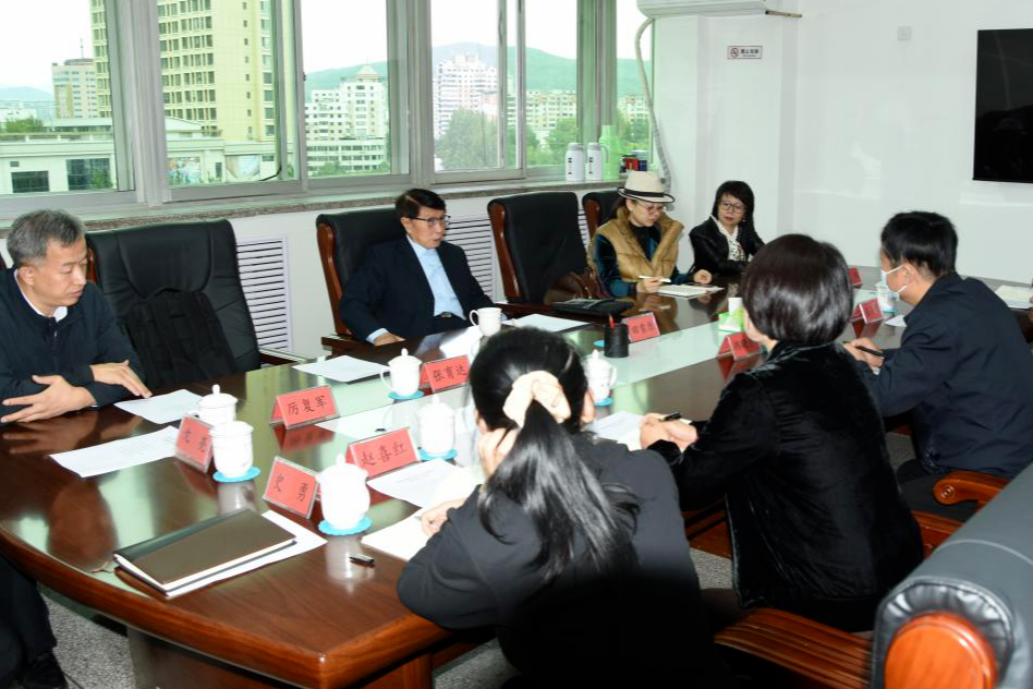 感怀家乡变迁，情系振兴发展——田雪原学部委员参观本溪市档案馆爱国主义教育基地展览